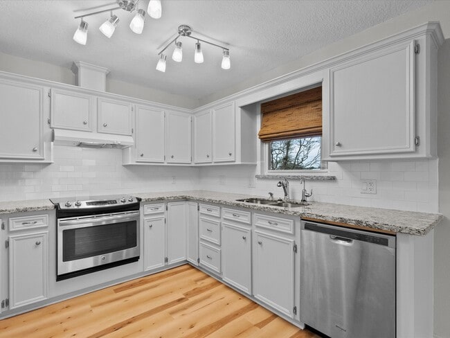 Building Photo - 5317 County Rd 868 E