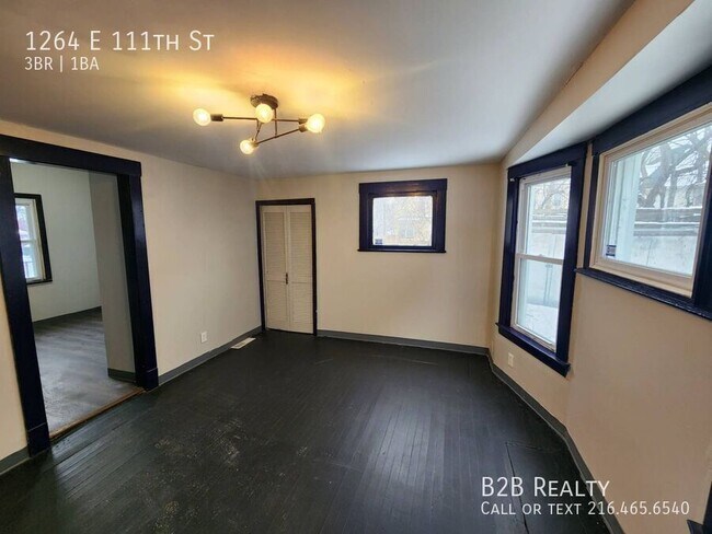 Building Photo - 1264 E 111th St