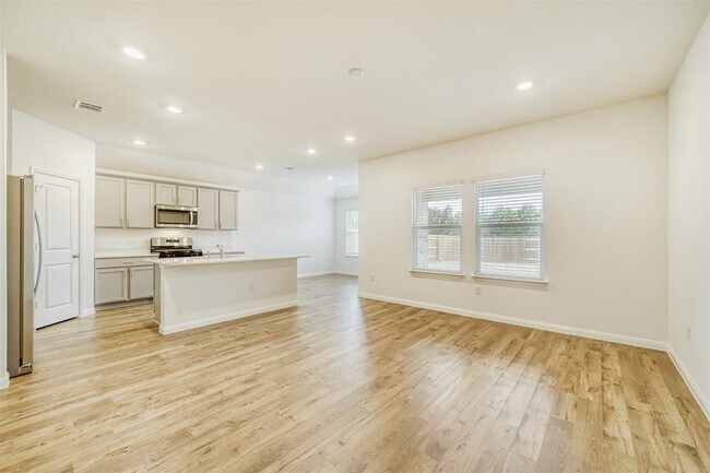 Building Photo - 1936 Bandito Bluff Pass