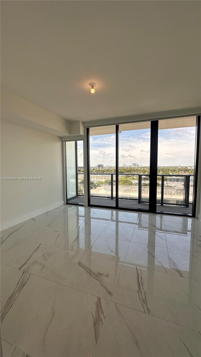 Building Photo - 1170 E Hallandale Beach Blvd
