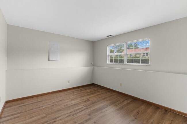 Building Photo - 708 Tobermory Ct