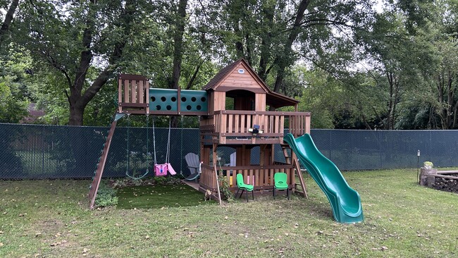 Building Photo - 11455 W Forest Home Ave