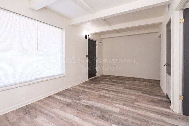 Building Photo - 1335 W Dora St