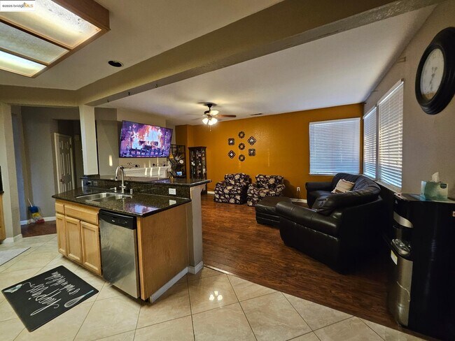 Building Photo - 2236 Newport Ct
