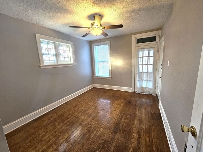 Building Photo - 4953 Holly Hills Ave