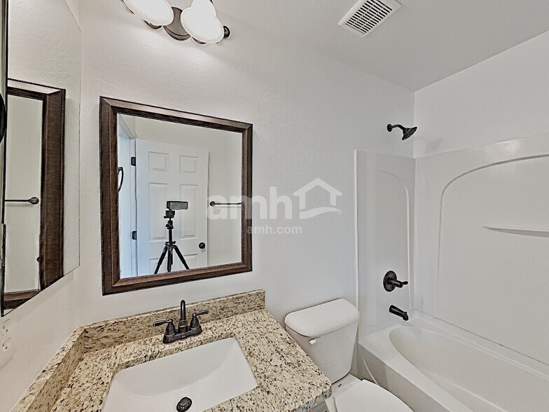 Building Photo - 14223 W Country Gables Dr