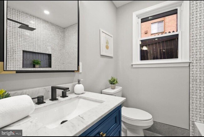 Building Photo - 612 44th St NE