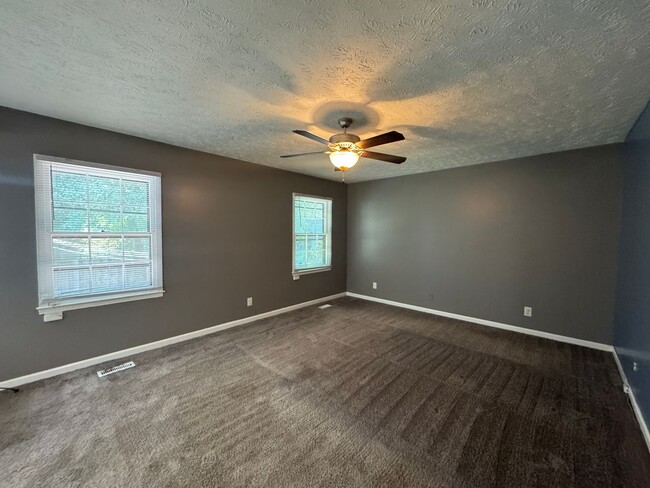 Building Photo - Charming 3 Bed 2.5 Bath Fayetteville Home