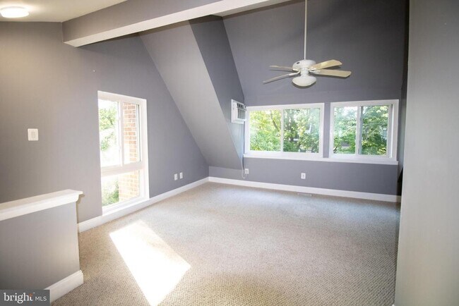 Building Photo - 1127 Thackary Ct