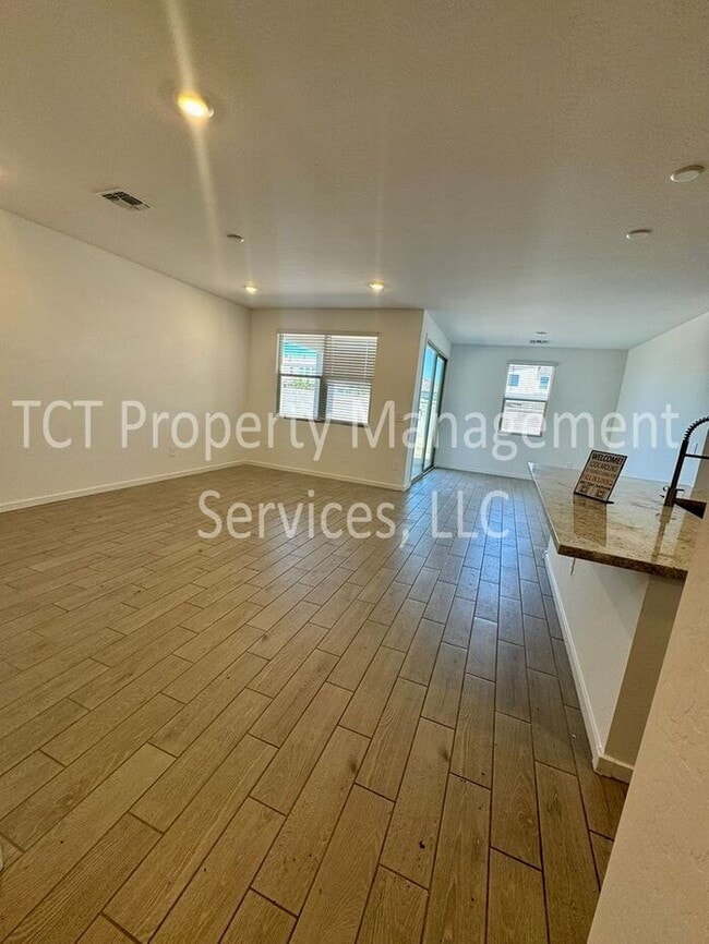 Building Photo - Beautiful Upgraded home in San Tan Groves