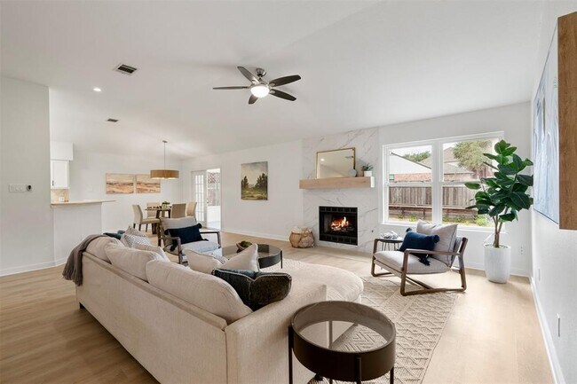 Building Photo - 8104 Doe Meadow Dr