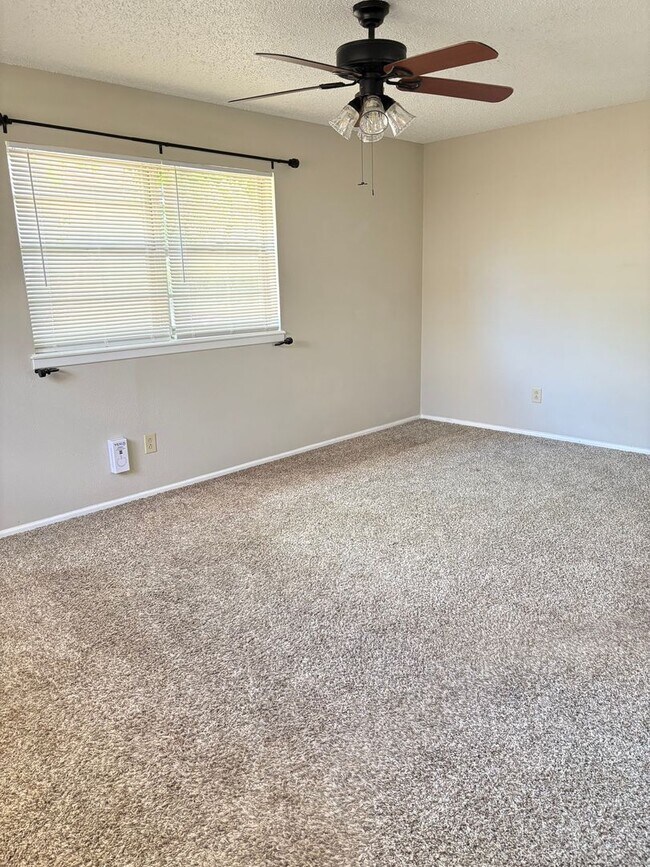 Building Photo - 4 Bed 2 Bath Remodeled Home in Miller Elementary Zone with Solar Panels