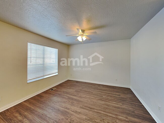 Building Photo - 651 Saddlebrook Dr