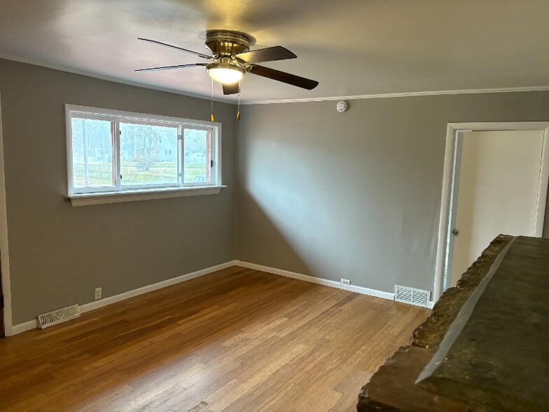 Building Photo - 134 Carter Lake Club