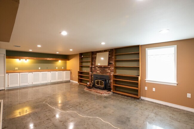 Building Photo - Stunning North Beach 4 bedroom, 3.5 bath with breathtaking view.