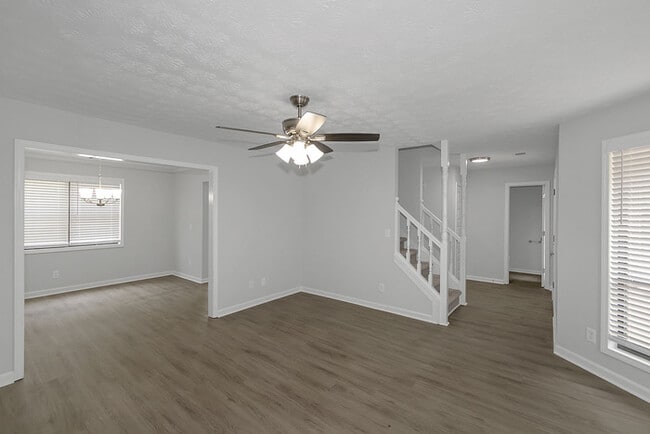 Building Photo - 1250 Della Way