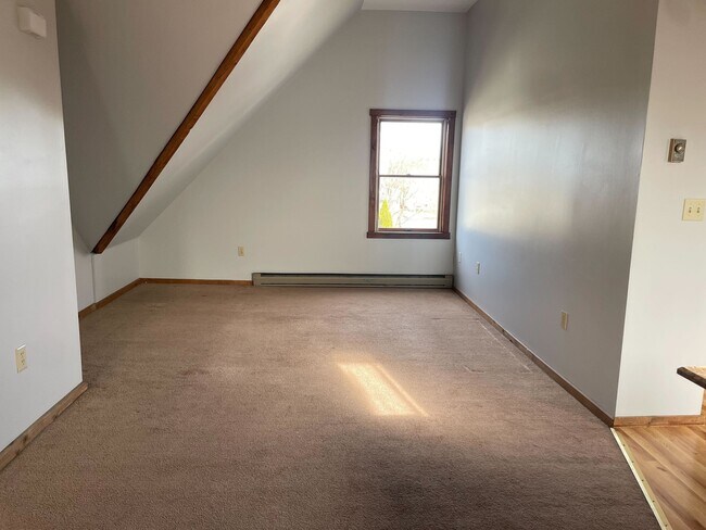 Building Photo - 156 Fair St