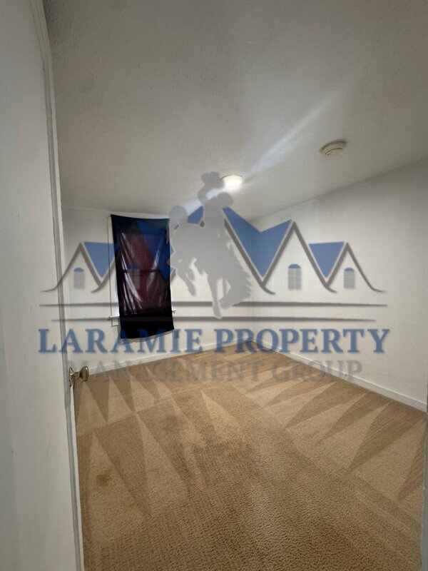 Building Photo - 614 S 5th St