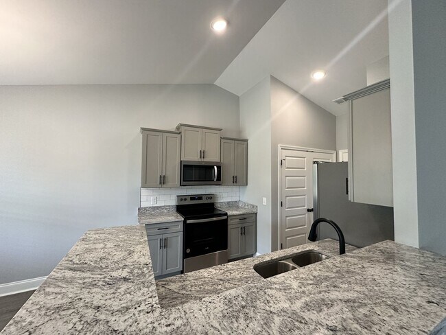 Building Photo - 1020 Addler Dr
