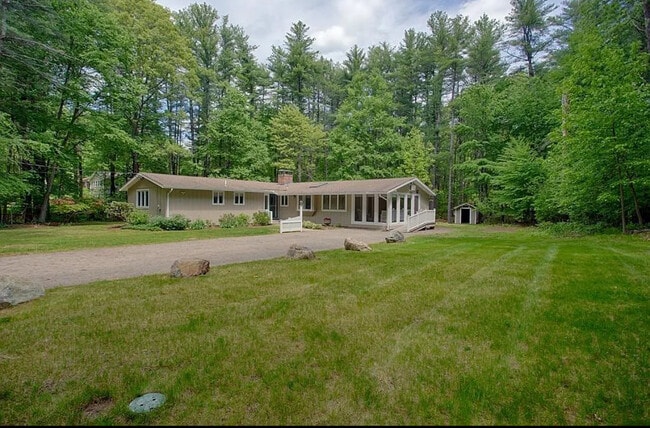 Building Photo - 15 Newbury Rd