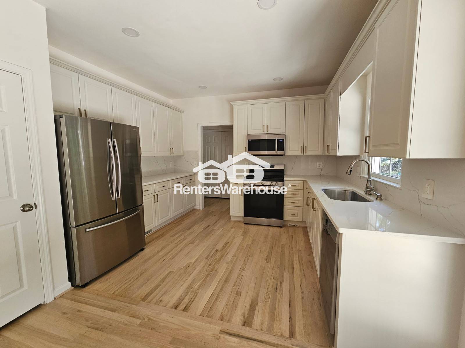 Building Photo - 2530 Wellsley Ln