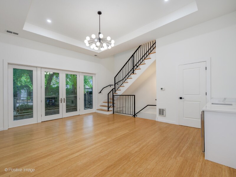 Building Photo - 842 N Wolcott Ave