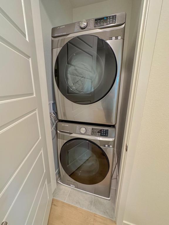 Building Photo - 49 Sanctuary Ln