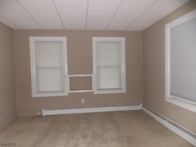 Building Photo - 43 E Somerset St
