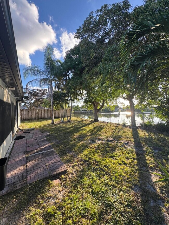 Building Photo - 1371 Thornbank Ln