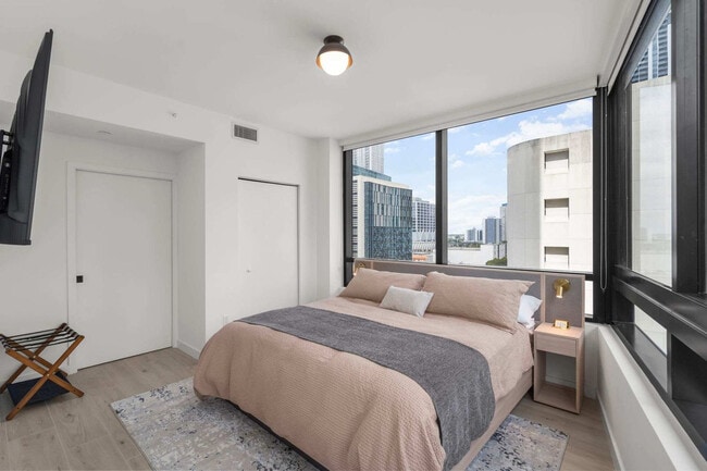 Building Photo - 225 N Miami Ave