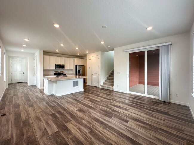 Building Photo - Luxurious 3bd home in Dove Village