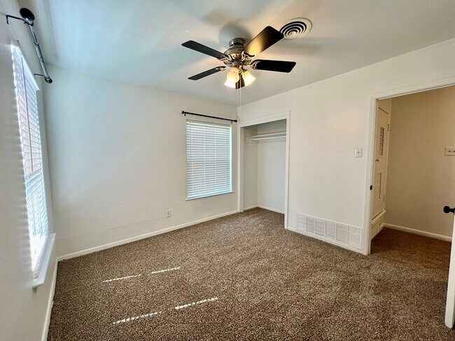 Building Photo - 1803 Fernwood St