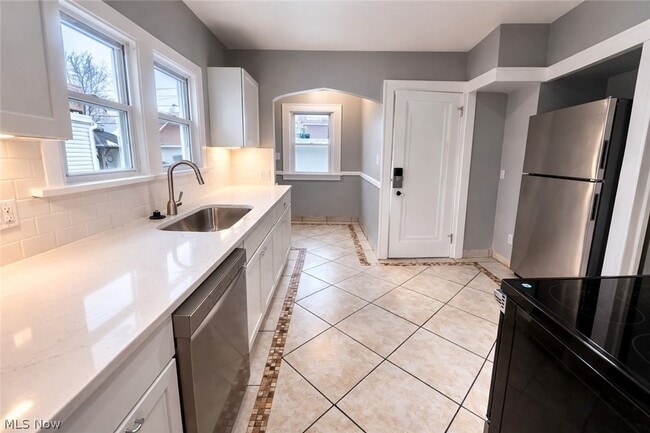 Building Photo - 7014 Thornton Dr