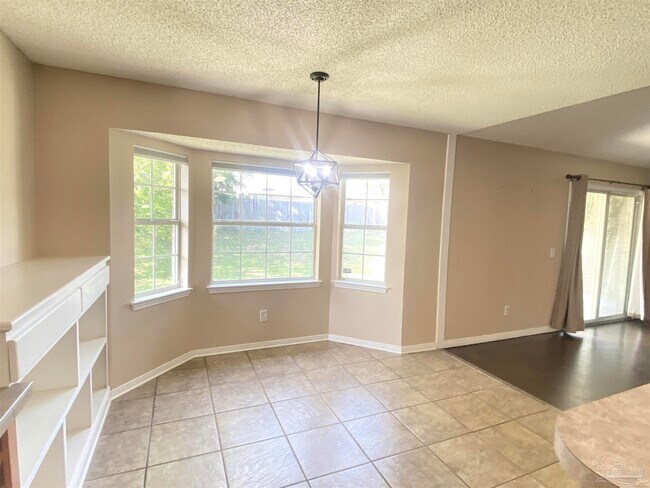 Building Photo - 6425 Sarasota St