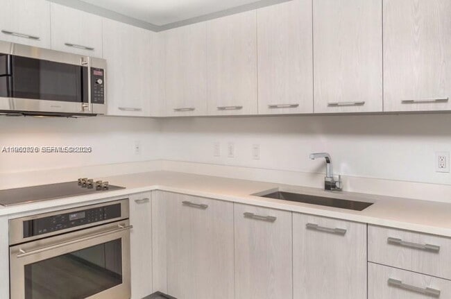 Building Photo - 3131 NE 7th Ave