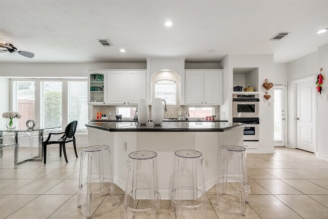 Building Photo - 5710 Cielio Bay Ct