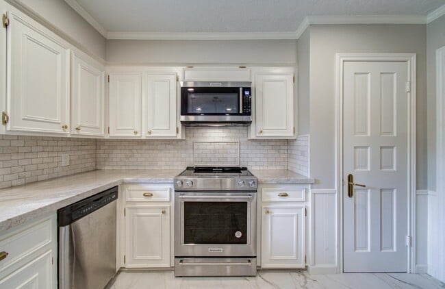 Building Photo - 11022 Riverview Dr