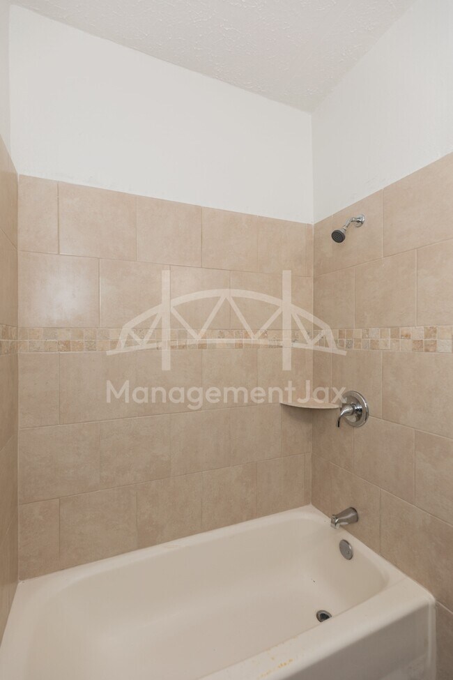 Building Photo - 622 E 63rd St