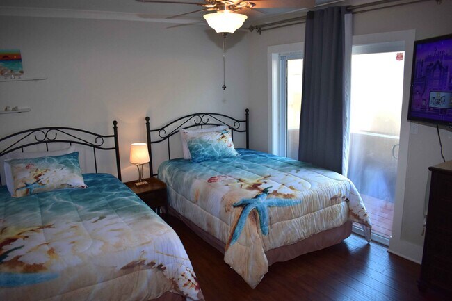 Building Photo - Waterfront Paradise - Fully Furnished Townhome - All Utilities Included