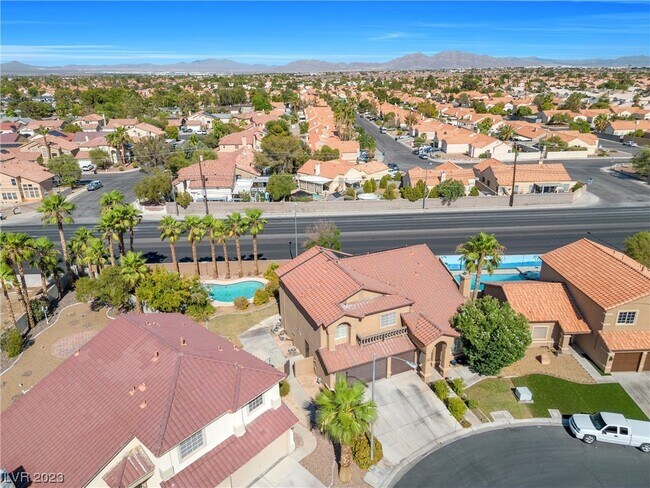 Building Photo - 3824 Sunking St