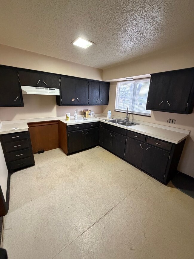 Building Photo - 3 Bedroom, 1 Bathroom House with Garage