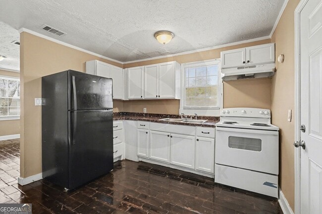 Building Photo - 1716 Lisbon Dr SW