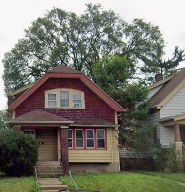 Building Photo - Spacious 2-Bedroom Upper Duplex