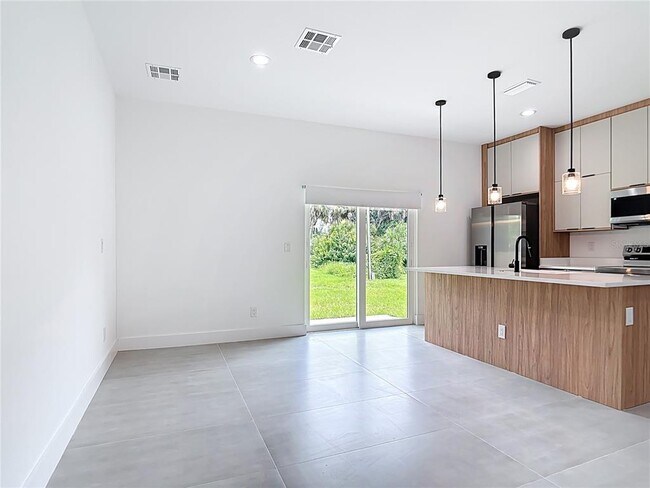 Building Photo - 407 Harbor Blvd