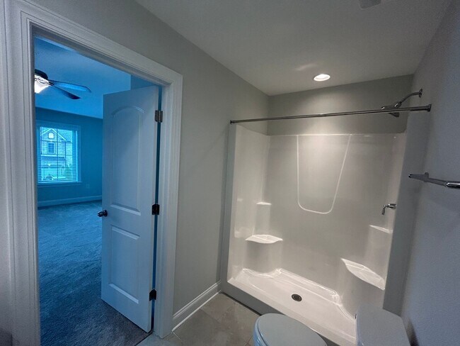 Building Photo - Like NEW Luxury 2-story townhome 2 bedrooms and 2.5 baths + Flex room + 1 car garage in High Point