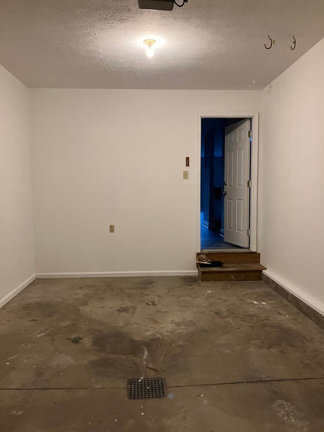 Building Photo - 3 bedroom 2.5 Bath condo for rent in the h...