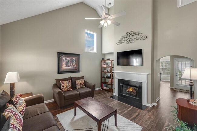 Building Photo - 2041 Greenhill Pass