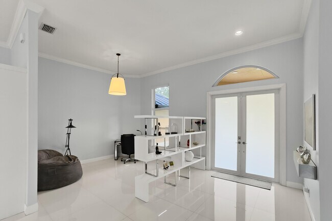 Building Photo - 15622 Cypress Park Dr