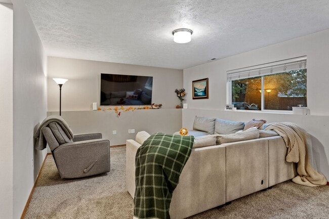 Building Photo - Beautifully done 3 bed 3 bath home in Greenacres/liberty lake area