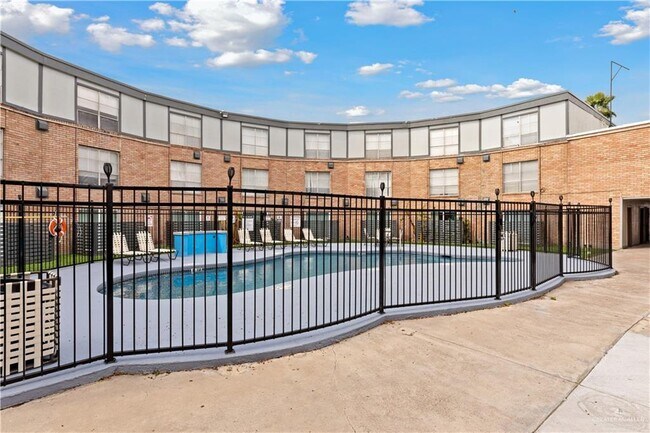 Building Photo - 2425 Barnard Rd